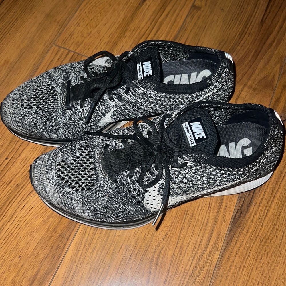 Nike Flyknit Racers - Picture 2 of 4